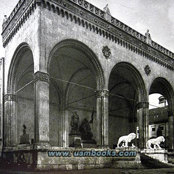 Feldherrnhalle Munich with Putsch martyr monument